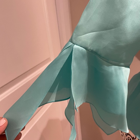 Seafoam colored silk blouse with frilly collar and sleeves. - Picture 8 of 12